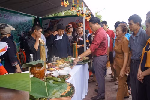 Thành Tuyên vào hội ảnh 2