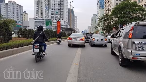 Có dải phân cách cứng vẫn 'vô tư' chiếm làn xe buýt nhanh ảnh 9