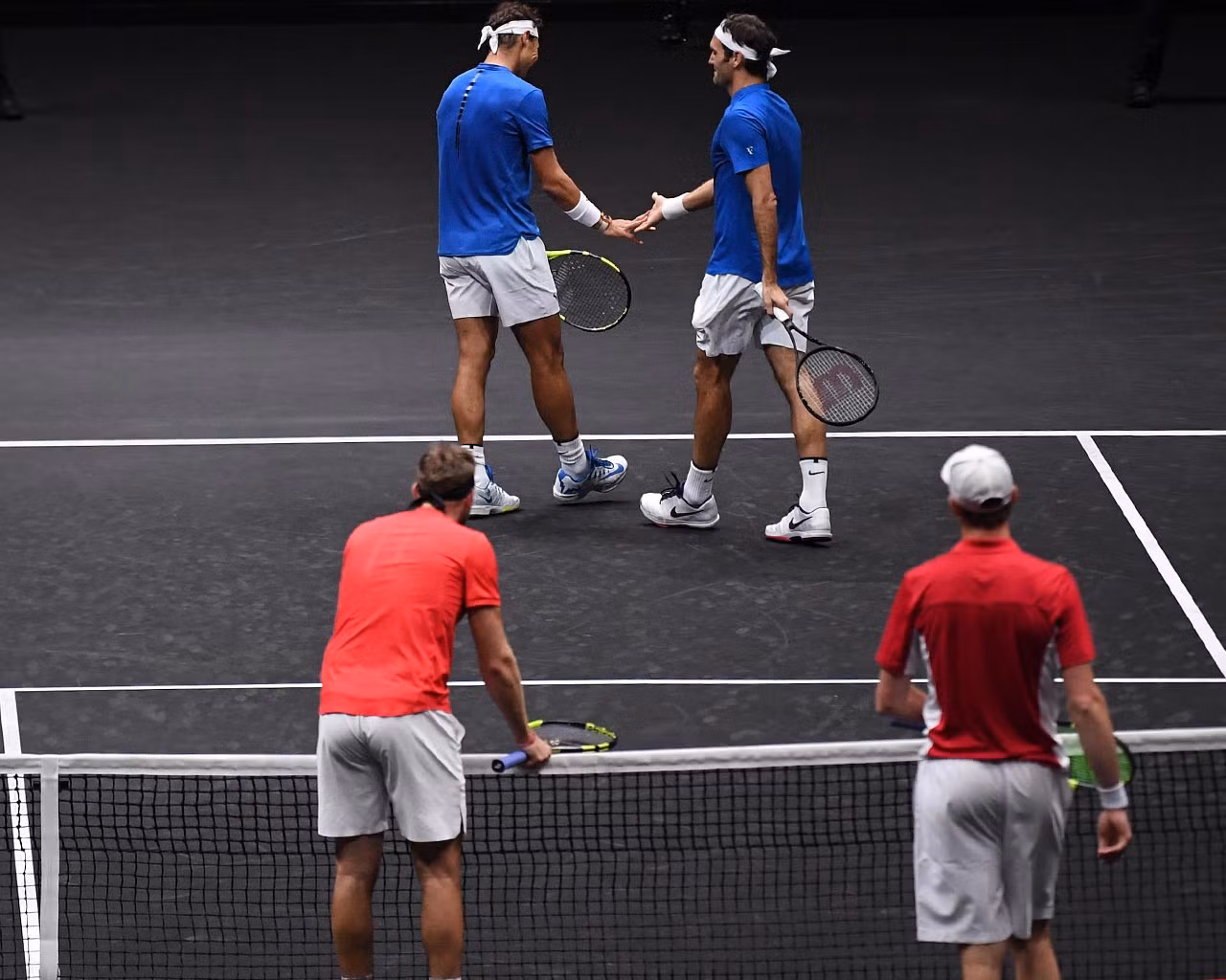 Không đồng điệu trong trận đánh đôi lịch sử, Nadal và Federer vẫn vui đùa cùng chiến thắng ảnh 4