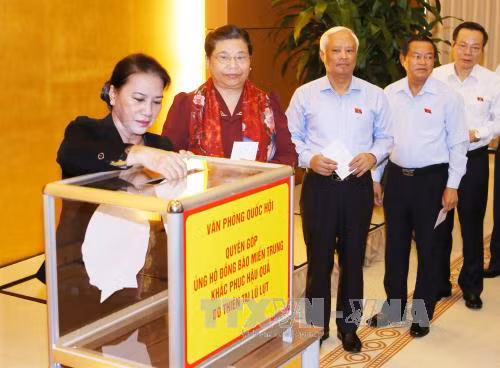 Lãnh đạo Đảng, Quốc hội quyên góp ủng hộ đồng bào bị thiệt hại bởi bão số 10 ảnh 3