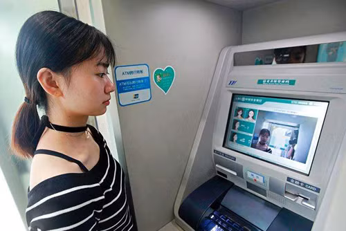 Rút tiền tại ATM không cần thẻ, chỉ cần ghé mặt ảnh 1