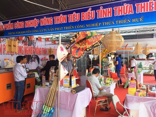 Tôn vinh hơn 100 sản phẩm công nghiệp nông thôn tiêu biểu 2017 ảnh 2