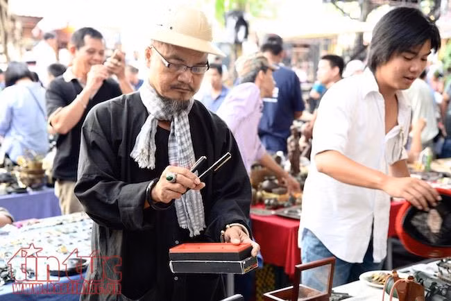 Đi chợ đồ cổ ở Sài Gòn dịp cuối tuần ảnh 9