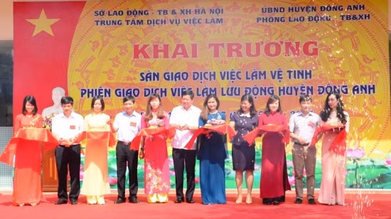 Khai trương Sàn giao dịch việc làm vệ tinh tại huyện Đông Anh ảnh 1