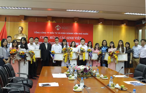 SCIC trao học bổng 'Nâng bước tài năng trẻ' năm 2017 ảnh 1