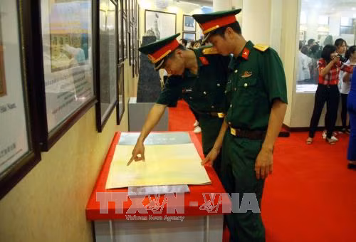 Triển lãm bản đồ, trưng bày tư liệu về Hoàng Sa, Trường Sa ảnh 1