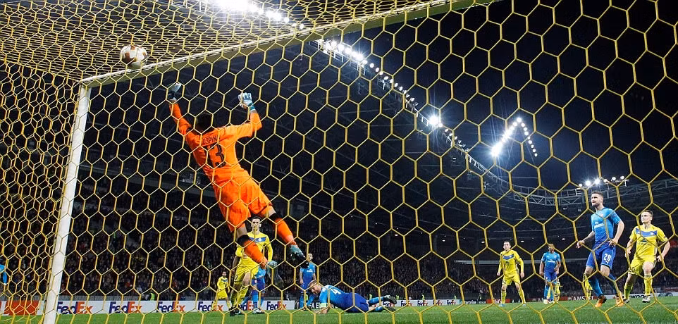 Arsenal ‘dạo chơi’ tại Europa League ảnh 2