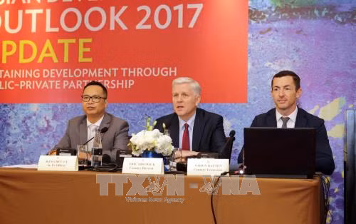 ADB nhận định kinh tế Việt Nam tiếp tục khả quan ảnh 1