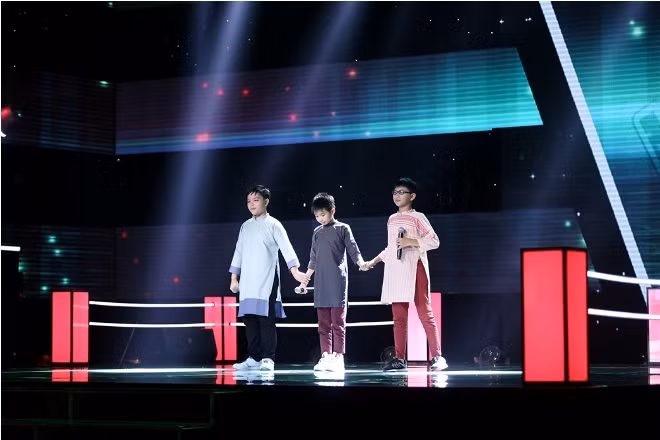 Vòng đối đầu The Voice Kids 2017: 'Bùng nổ' với 3 con quạ của team Tràm- Tiên ảnh 20