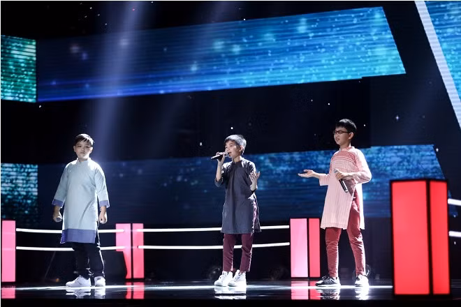 Vòng đối đầu The Voice Kids 2017: 'Bùng nổ' với 3 con quạ của team Tràm- Tiên ảnh 19