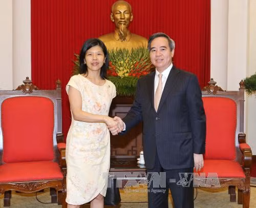 Trưởng ban Kinh tế Trung ương tiếp Đại sứ Canada và Đại sứ Pháp tại Việt Nam ảnh 1