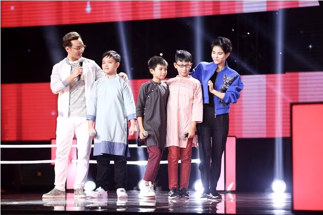 Vòng đối đầu The Voice Kids 2017: 'Bùng nổ' với 3 con quạ của team Tràm- Tiên ảnh 22
