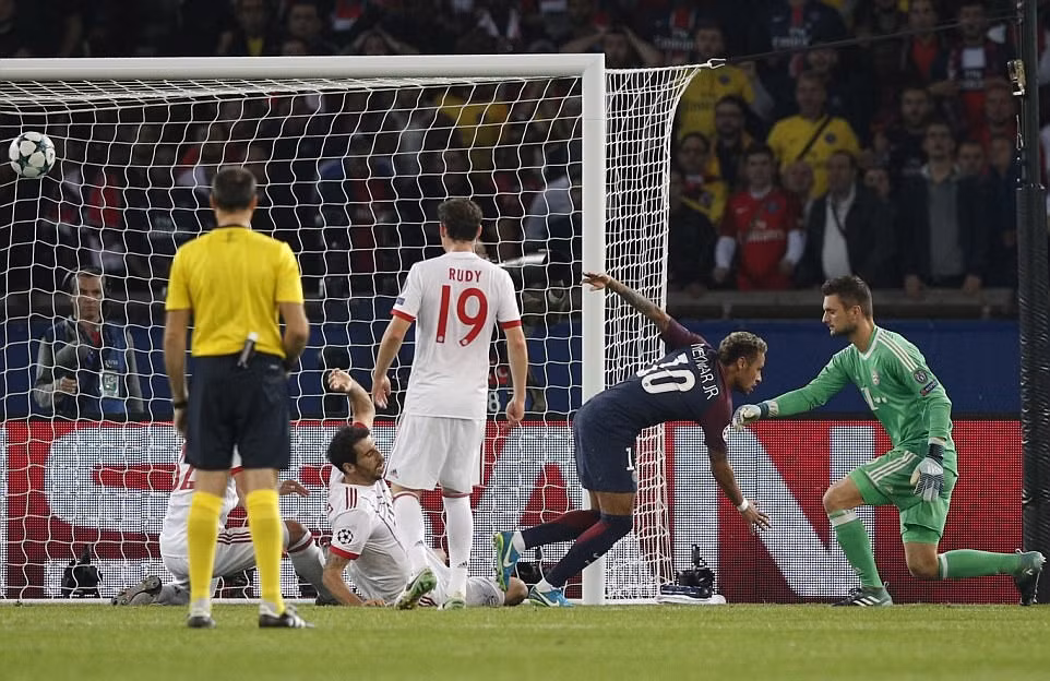 Neymar và Cavani đồng lòng, PSG bắn hạ Hùm xám ảnh 4