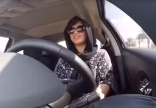 Cuối cùng, phụ nữ Saudi Arabia cũng được lái xe ảnh 1