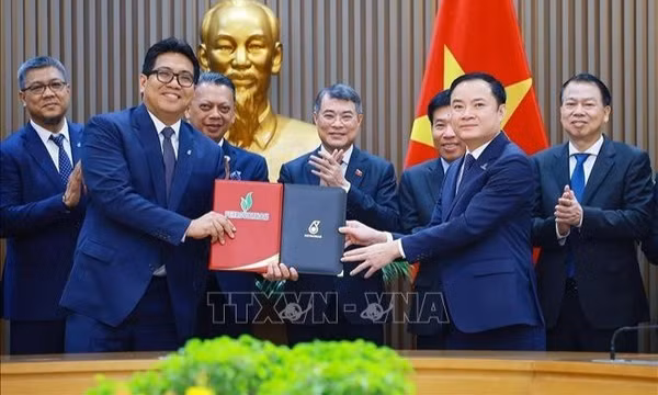 Thủ tướng Lê Minh Hưng tiếp Chủ tịch kiêm Tổng Giám đốc Tập đoàn PETRONAS