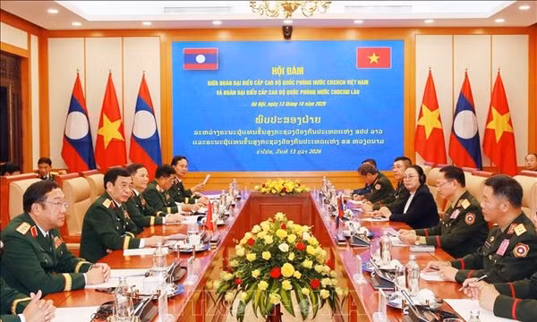 Bộ trưởng Quốc phòng Lào thăm chính thức Việt Nam