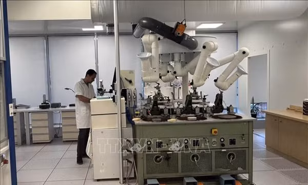 Châu Âu tụt lại trong cuộc đua tự chủ công nghệ số