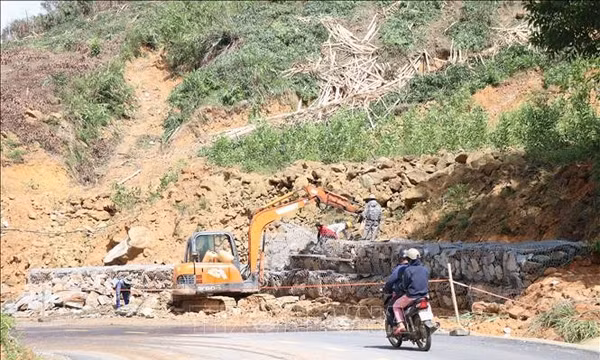 Nối lại cung đường sạt lở, tăng sức chống chịu cho hạ tầng giao thông