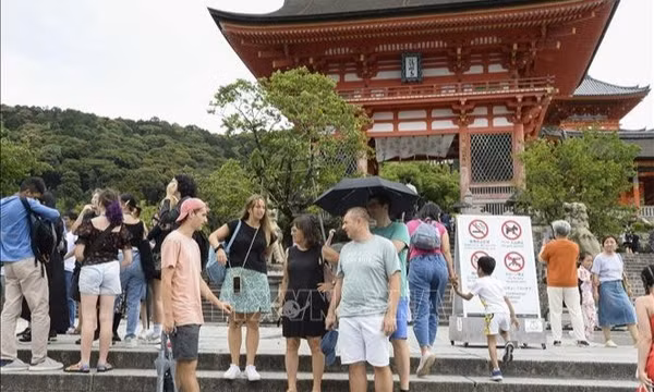 Nhật Bản: Cố đô Kyoto áp dụng 'giá hai mức' ứng phó quá tải du lịch