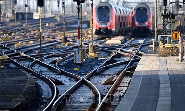 Đức: Đình công khiến nhiều hoạt động giao thông công cộng tê liệt