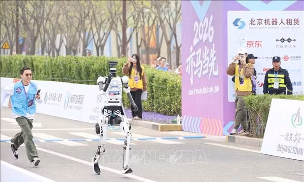 Robot hình người lập kỷ lục tại giải chạy bán marathon ở Trung Quốc