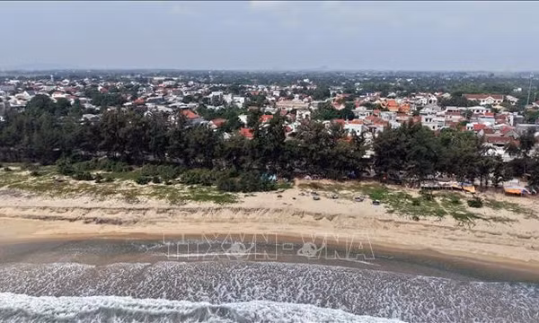 Quảng Ngãi: Sạt lở bờ biển 'áp sát' nhà dân