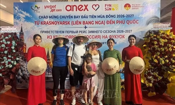 Phú Quốc đón chuyến bay đầu tiên đưa trên 370 du khách Nga đến nghỉ đông