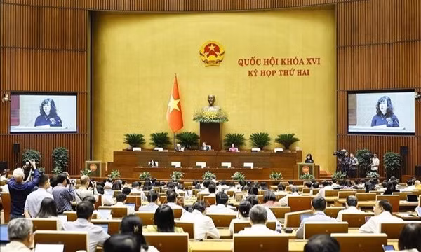 Quốc hội nghe trình bày tờ trình về 7 dự án luật