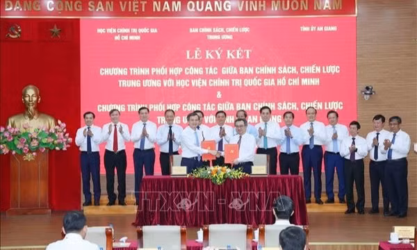 Gắn kết nghiên cứu lý luận, tham mưu chiến lược với thực tiễn phát triển