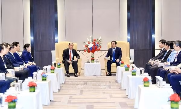 Bí thư Thành ủy Hà Nội hội kiến Thường trực Ban Bí thư Lào