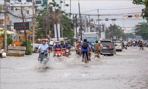 Triều cường ở Cần Thơ lên mức báo động III