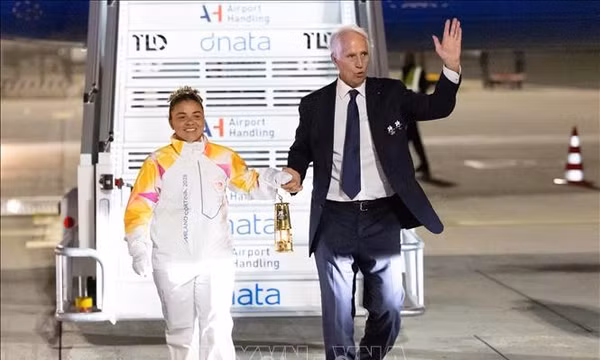 Ngọn lửa Thế vận hội mùa Đông Milano-Cortina 2026 lên đường tới Italy