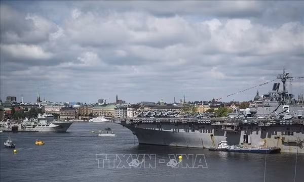 NATO tuần tra trên biển Baltic sau vụ nghi phá hoại cáp ngầm