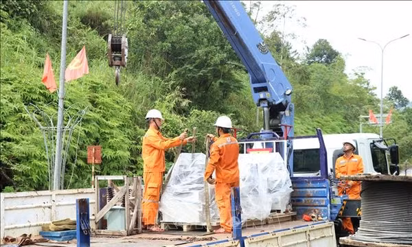 Thiết lập các kịch bản đảm bảo an toàn cấp điện mùa mưa bão