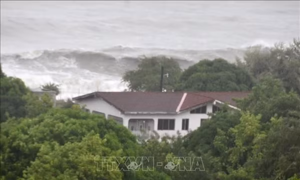 Bão Melissa tàn phá khu vực Caribe, cướp đi sinh mạng của ít nhất 50 người