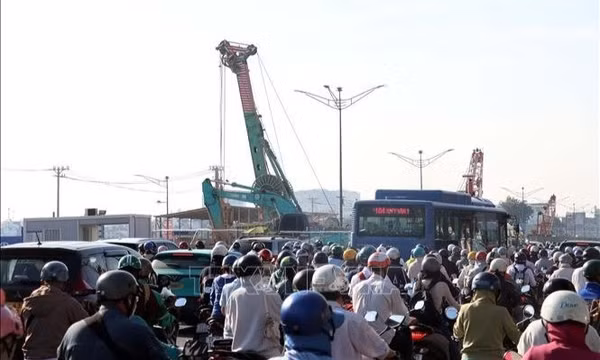 Ùn ứ cửa ngõ Tây Bắc TP Hồ Chí Minh do thi công metro