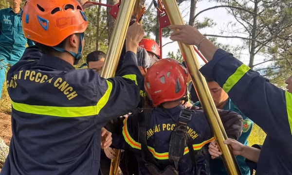 Đà Lạt: Giải cứu thành công du khách Malaysia gặp nạn khi leo núi 