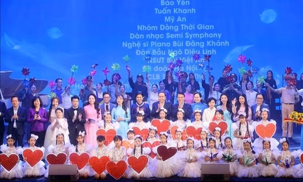 Chủ tịch Quốc hội Trần Thanh Mẫn dự chương trình 'Kết nối yêu thương'
