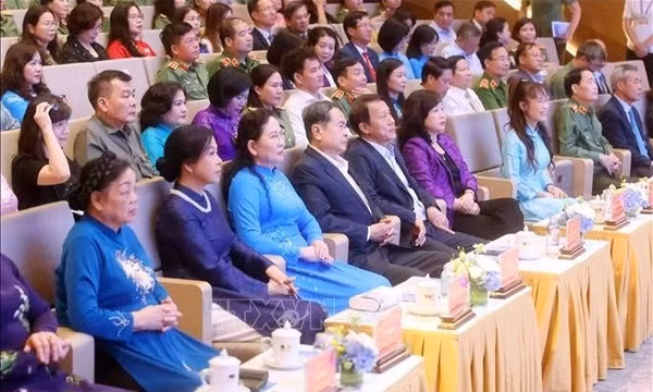 Chủ tịch Quốc hội dự Chương trình nghệ thuật 'Kết nối yêu thương'
