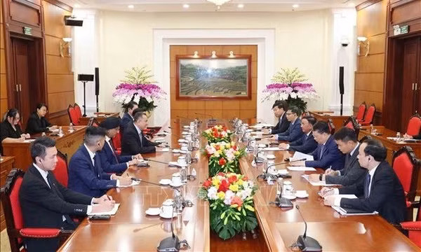 Thường trực Ban Bí thư tiếp đoàn Cục Công vụ Singapore