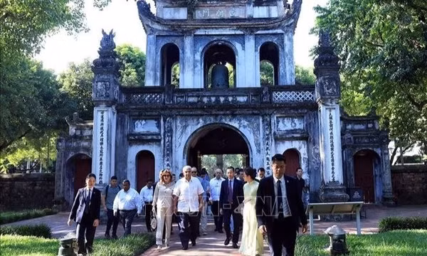 Tổng thống Panama và Phu nhân thăm Văn Miếu - Quốc Tử Giám