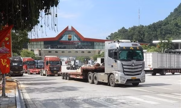 Duy trì xuất nhập khẩu qua cửa khẩu Lạng Sơn dịp lễ Quốc khánh Trung Quốc