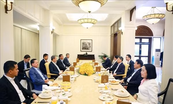 Thủ tướng Lê Minh Hưng và Thủ tướng Campuchia Hun Manet ăn sáng và làm việc