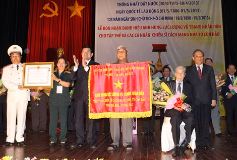 Trao danh hiệu Anh hùng LLVTND cho chiến sĩ nhà tù Côn Đảo ảnh 1