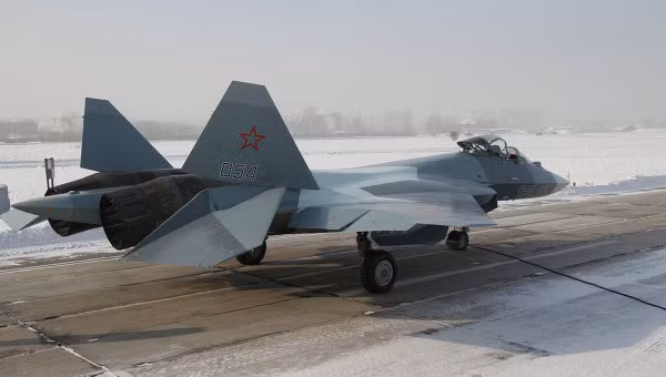 Nga sẽ trang bị máy bay tiêm kích T-50 vào 2016 ảnh 1