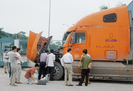 Bắt nhóm trộm hộp đen xe container, chém công an ảnh 1