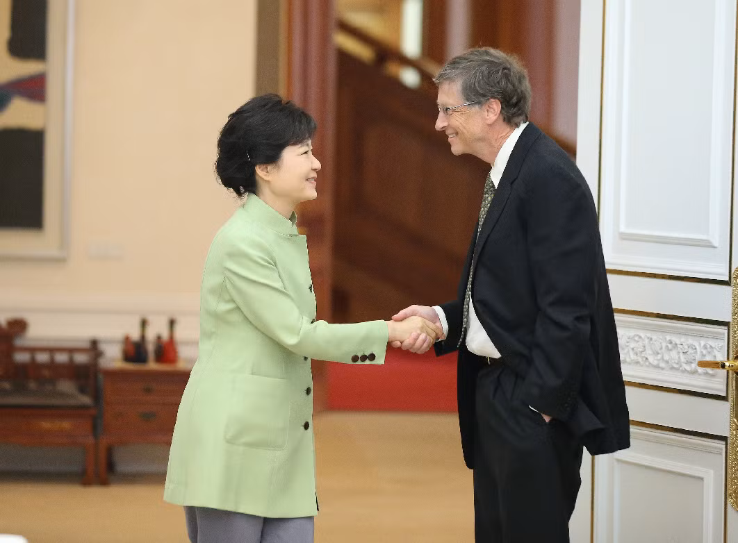 Bill Gates bị báo chí Hàn Quốc ‘ném đá’ ảnh 1