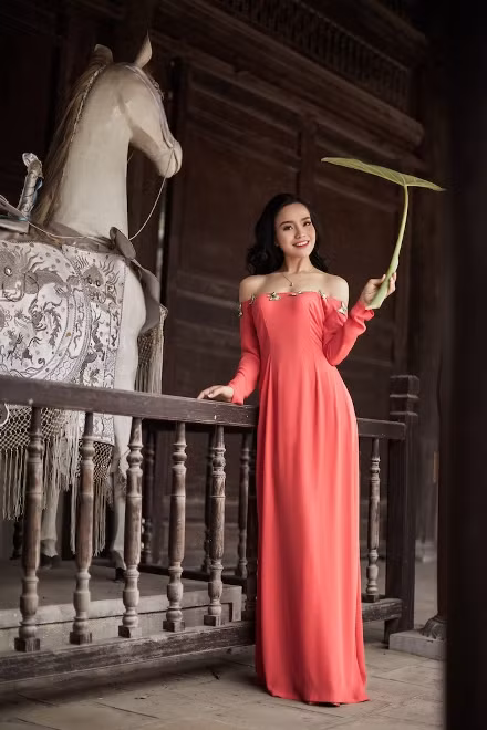 Quán quân Sao Mai 2017 Sèn Hoàng Mỹ Lam gợi cảm với áo dài ảnh 11