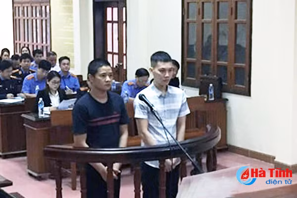 Xét xử hai đối tượng chung tiền mua ma túy ảnh 1