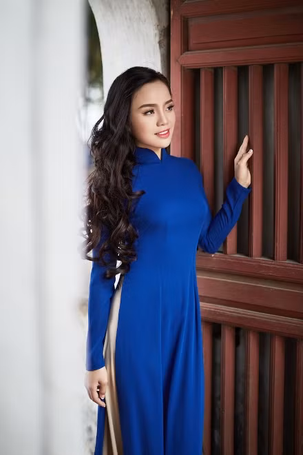 Quán quân Sao Mai 2017 Sèn Hoàng Mỹ Lam gợi cảm với áo dài ảnh 6
